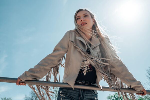 Melanie Ryan met band